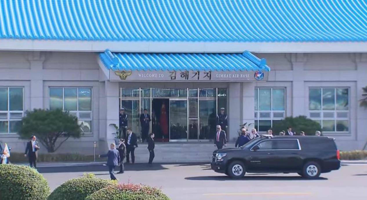 皇冠信用網怎么代理
_中美釜山会晤持续100分钟皇冠信用網怎么代理
，谈完后特朗普火速回国，接下来有两场战争在等着他！