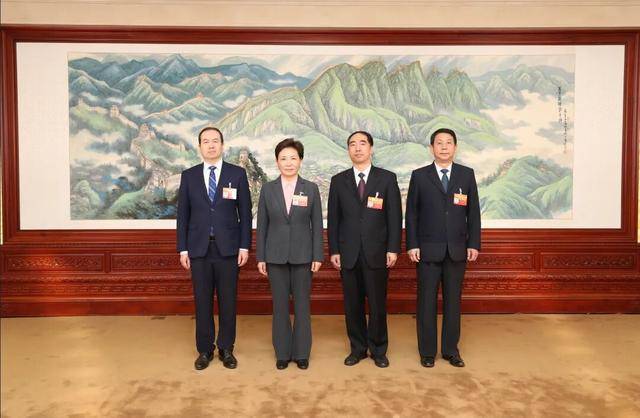 信用盘如何申请
_王宇燕当选中华全国供销合作社第八届理事会主任